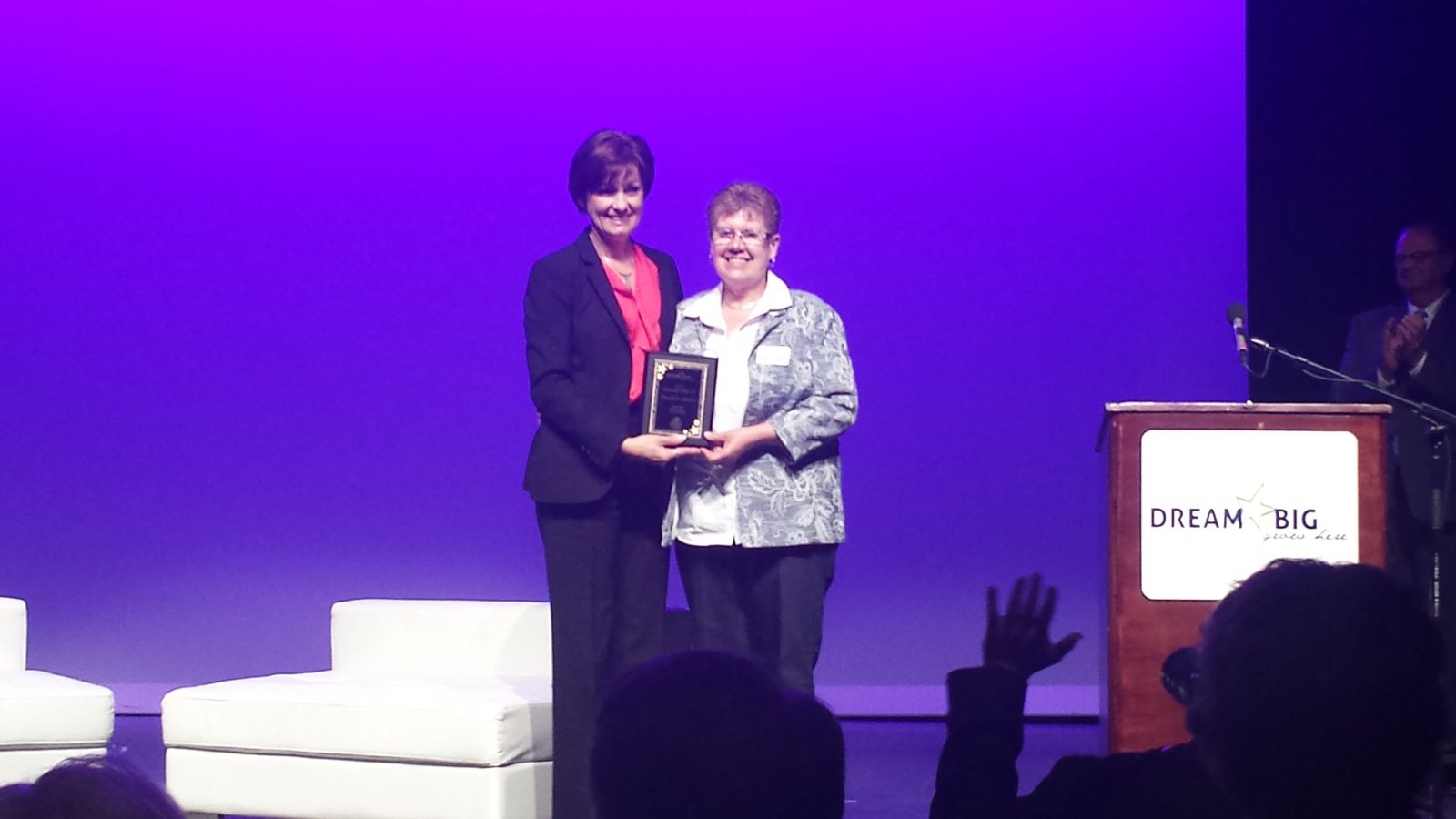 Lt. Governor Kim Reynolds presents Sue Brugman with People's Choice Award