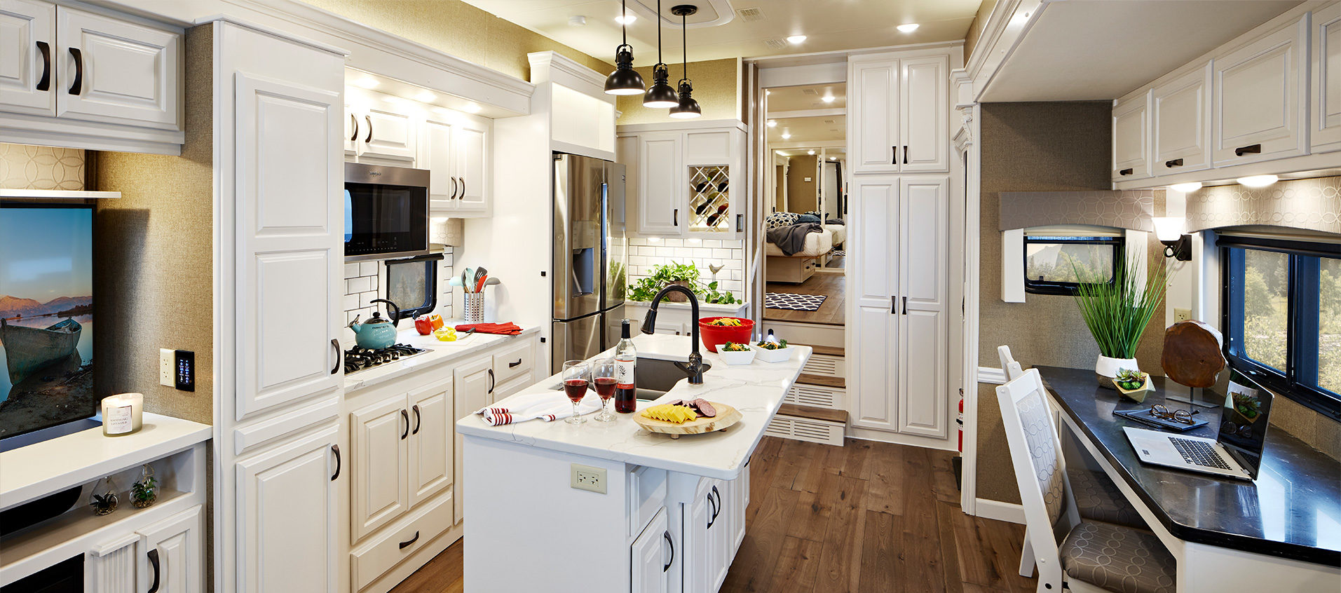 Located In The Center Of The Nation, Junction City’s New Horizons RV Is Positioned to Deliver On The RV Trend Main Photo