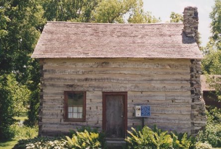 The Gladys Pixley Memorial Log House Photo