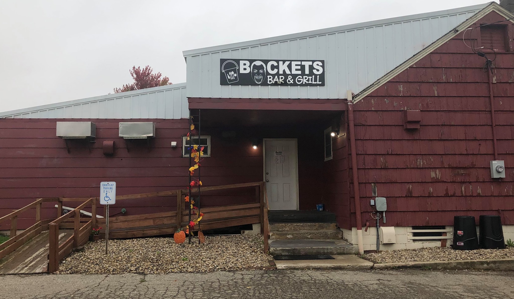 Buckets Bar & Grill serving it up to Winnebago County Photo