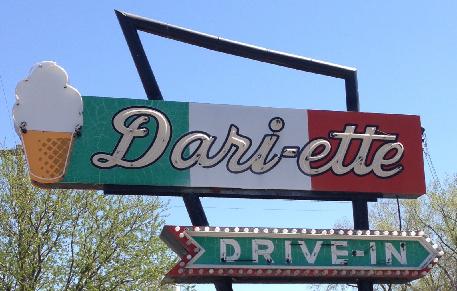 Dariette's Logo